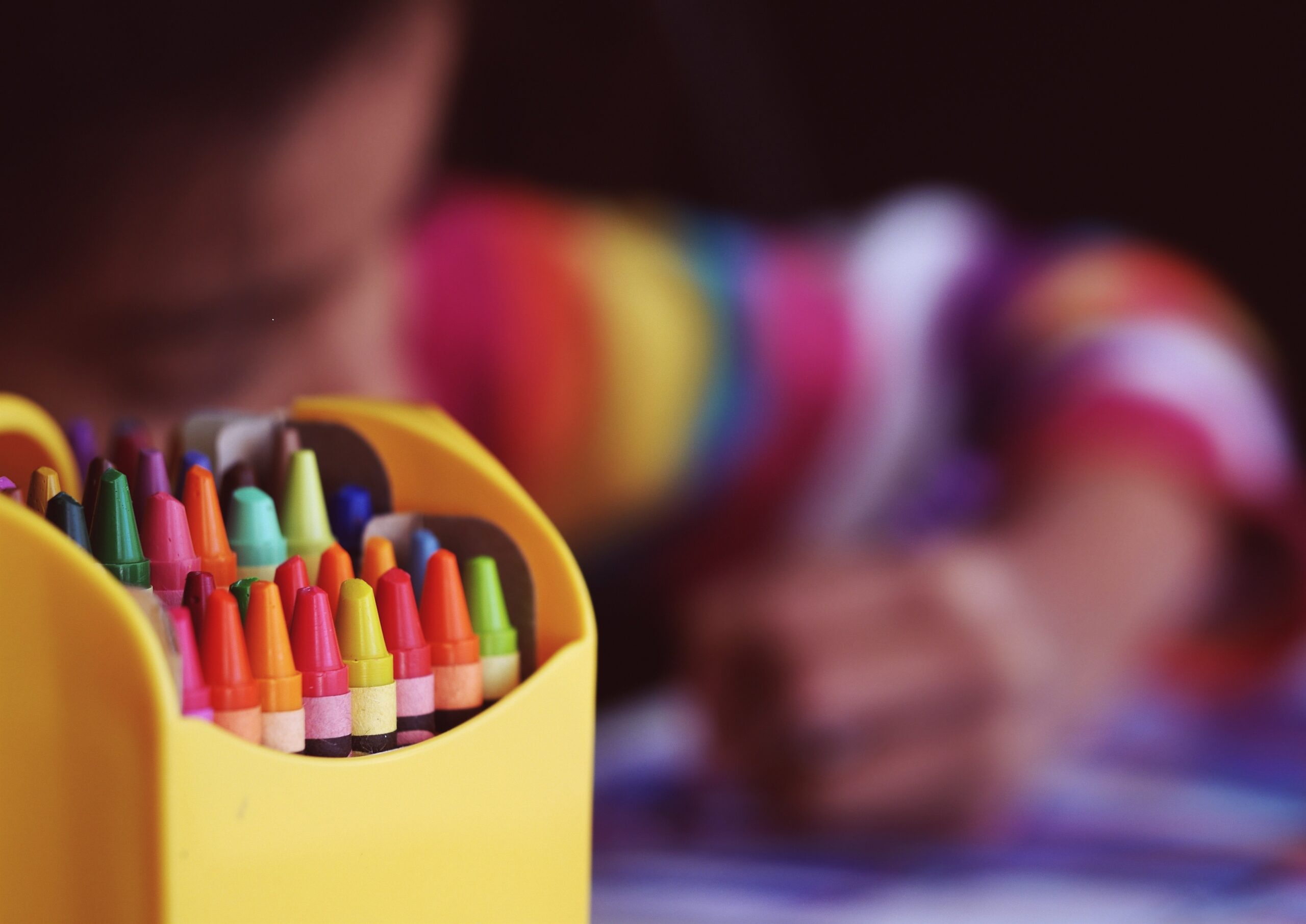 Colourful_crayons